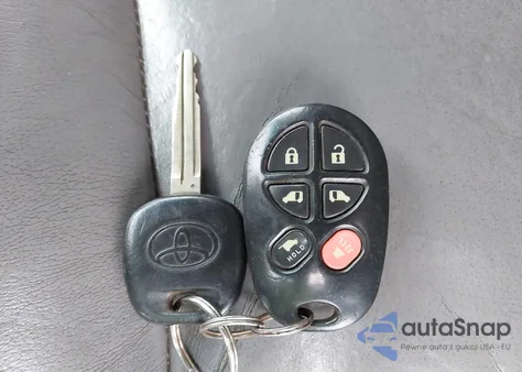 2005 Toyota Sienna Xle z USA, uszkodzony, nr VIN 5TDBA22C85S031512